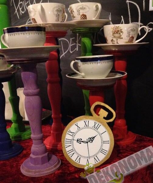 Dekoratīvs svečturis ar tasīti.