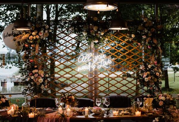 Koka režģis ar metāla rāmi