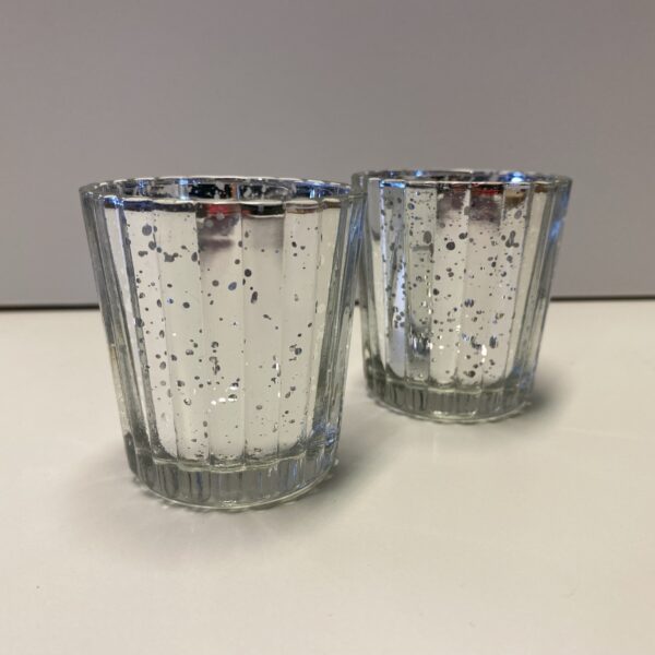 Sudrabots stikla svečturis