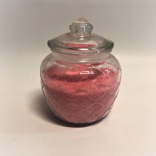 Stikla trauks ar vāku.