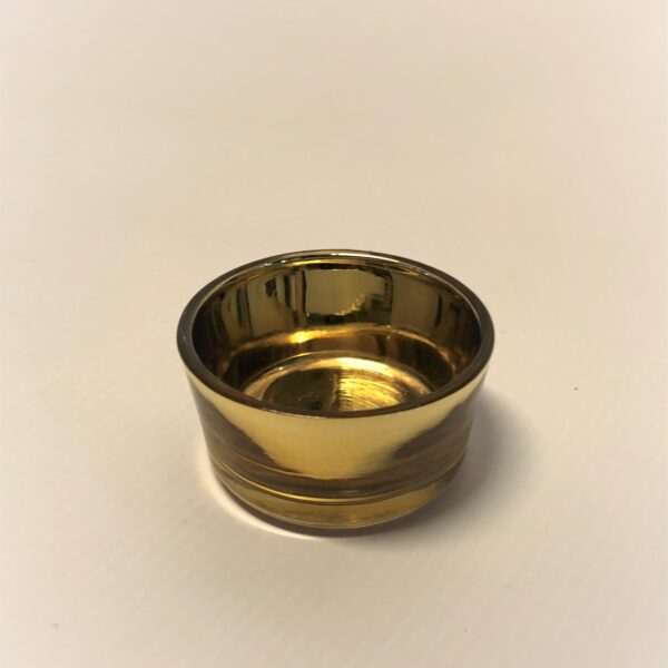 Zelta svečturis tējas svecēm.