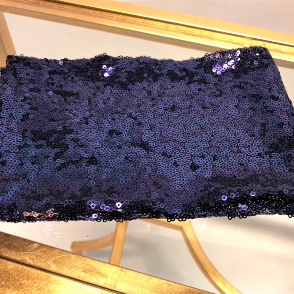 Violetas galda salvetes ar fliteriem.