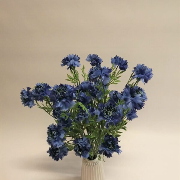 Mākslīgas rudzupuķes.