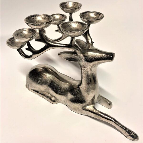 Sudraba briežu svečturis tējas svecēm.