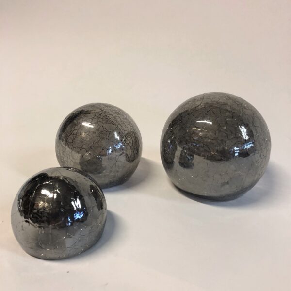 Dekoratīvs LED bumbu komplekts.