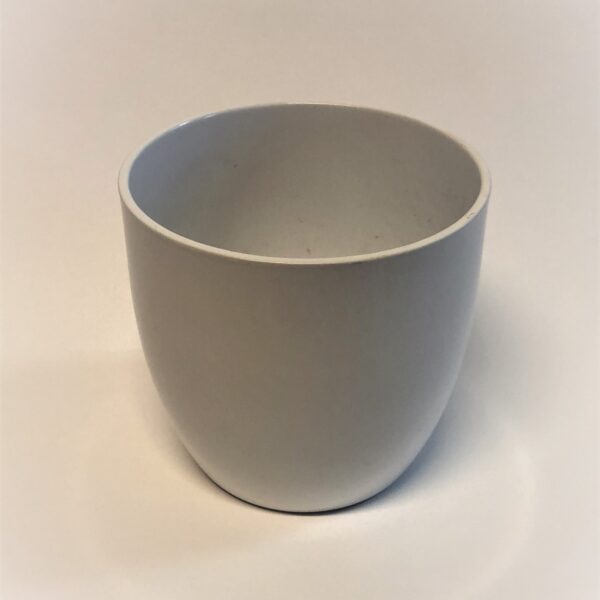 Balts keramikas puķu pods.