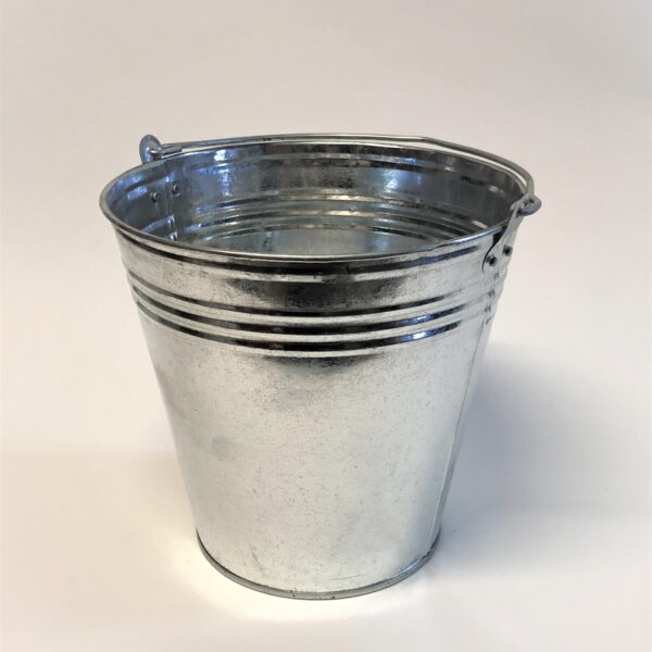 Alumīnija spainis ar rokturi.