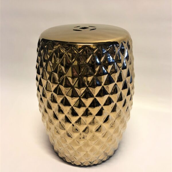 Dekoratīvs zelta ananass