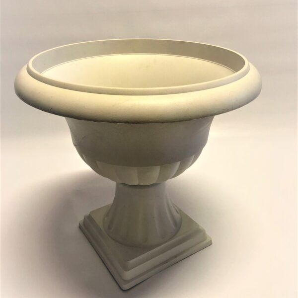 Plastmasas puķu podi/vāzes uz kājas