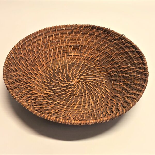 Pīts grozs brūnā krāsā.