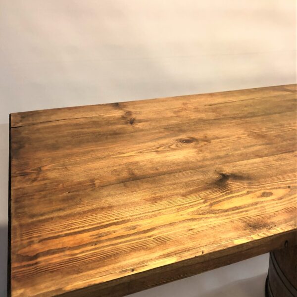 Ozolkoka galda virsma.