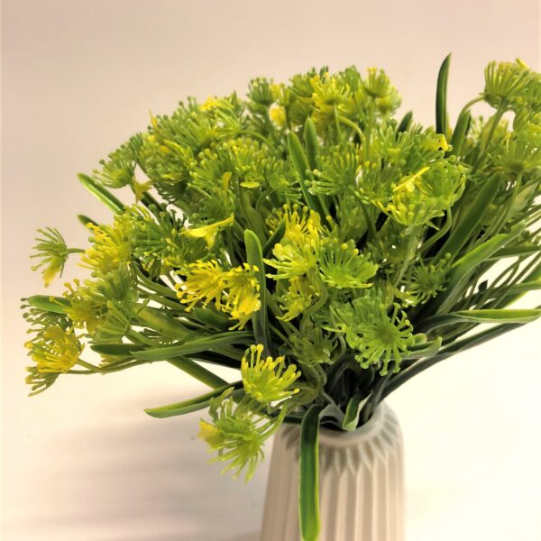 Mākslīgie diļļu ziedi.