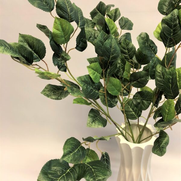 Kupls mākslīgais bērza kāts.