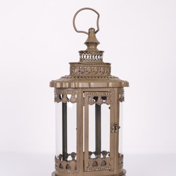 Grezns metāla lukturis brūnā krāsā.