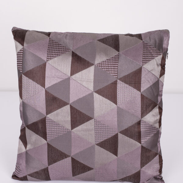 Pelēks dekoratīvais spilventiņš