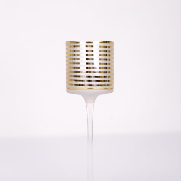 Stikla svečturis uz kājiņas