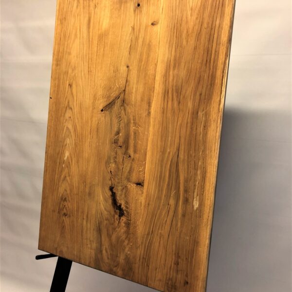 Dekoratīvs ozolkoka dēlis.