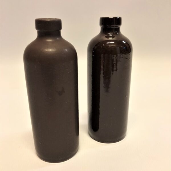 Matēta māla pudele