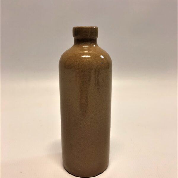 Gaiši brūna māla pudele