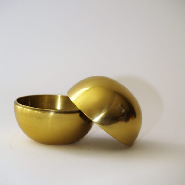 Zelta krāsas kastītē