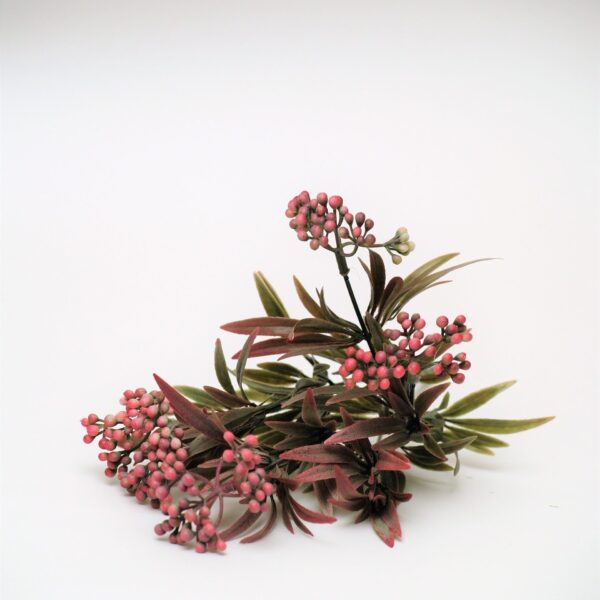 Mākslīgie ogu zariņi vecrozā tonī.