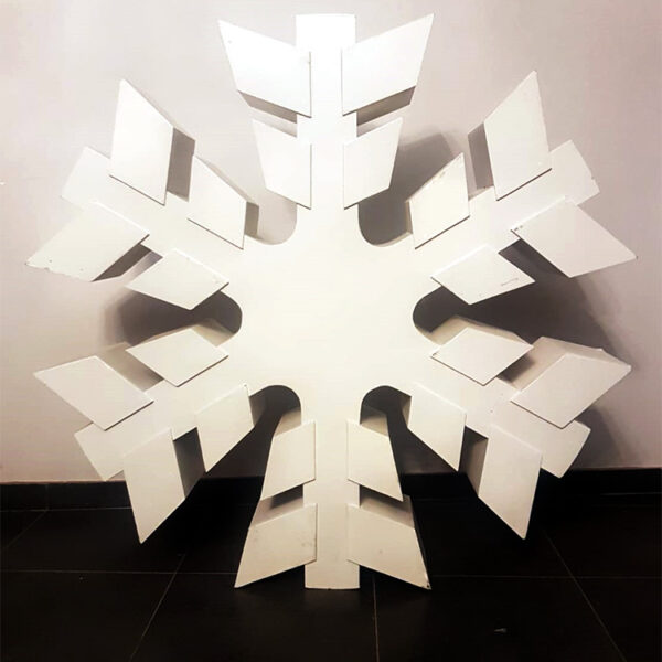 Lielizmēra balta sniegpārsla.