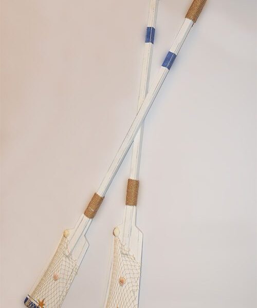 Dekoratīvi airi ar tīklu galos.