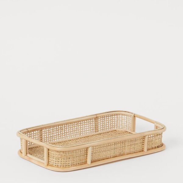 Taisnstūrveida rotangpalmas paplāte.